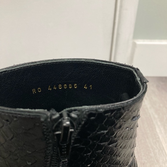 Saint Laurent Devon Python leather boot.. Very sexy boot. Size 41 YSL 8 US - Picture 11 of 16